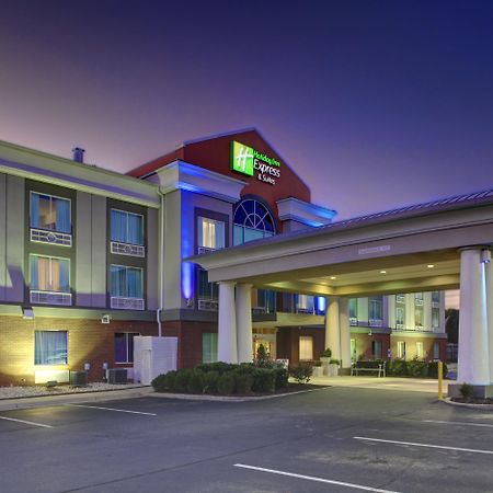 Holiday Inn Express Hotel & Suites Emporia, An Ihg Hotel Exterior photo