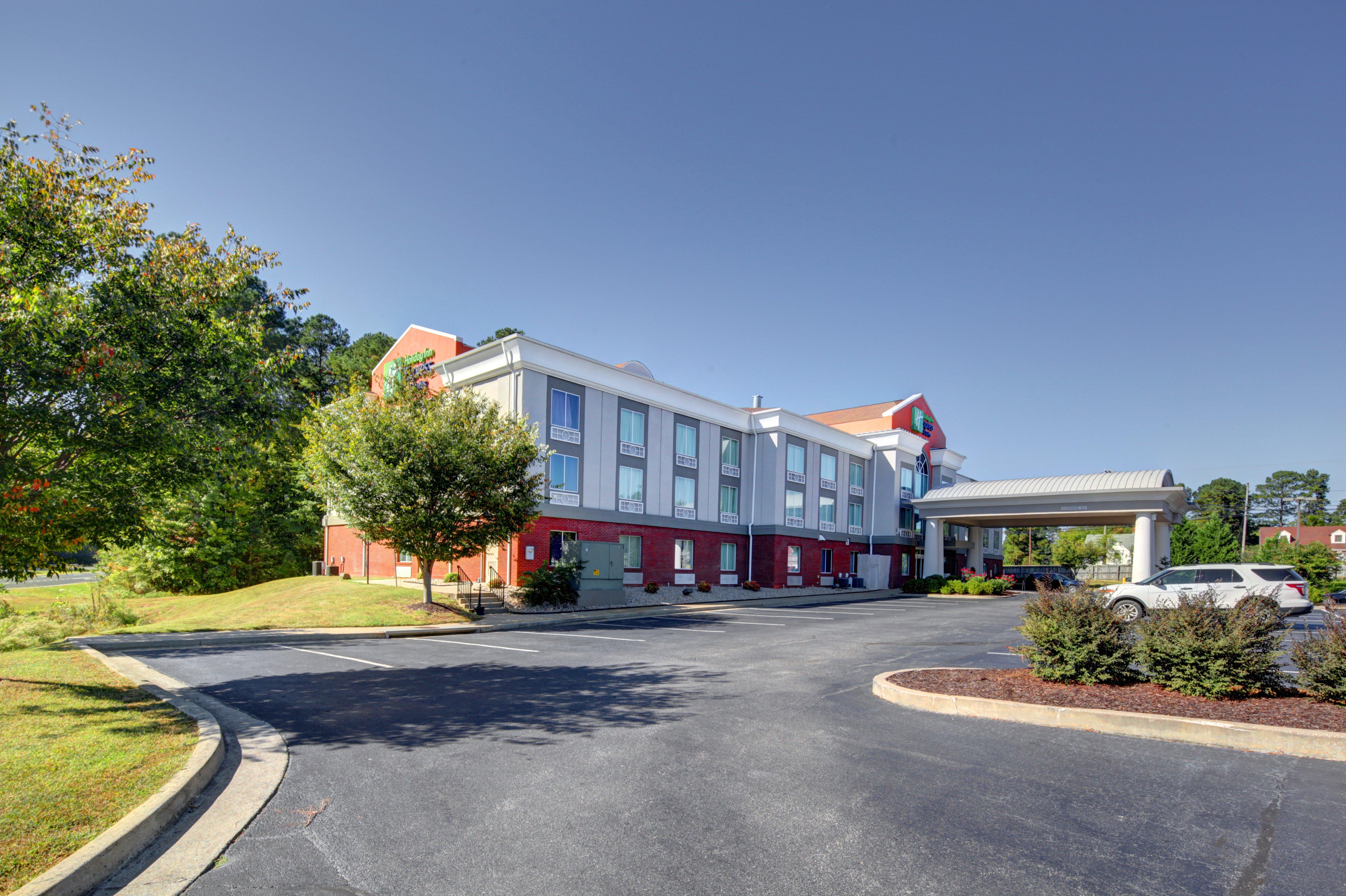 Holiday Inn Express Hotel & Suites Emporia, An Ihg Hotel Exterior photo