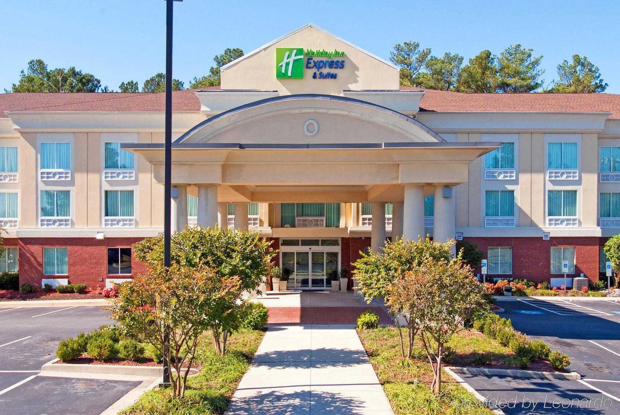 Holiday Inn Express Hotel & Suites Emporia, An Ihg Hotel Exterior photo